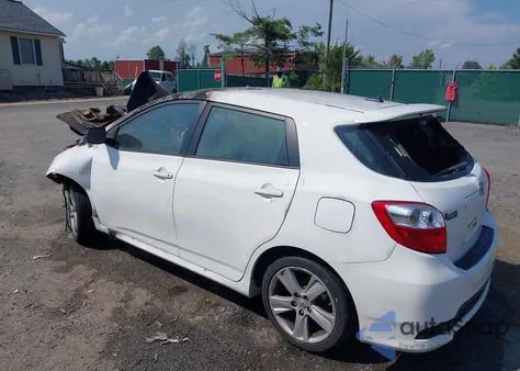 2011 Toyota Matrix S z USA, uszkodzony, nr VIN 2T1LE4EE5BC020182